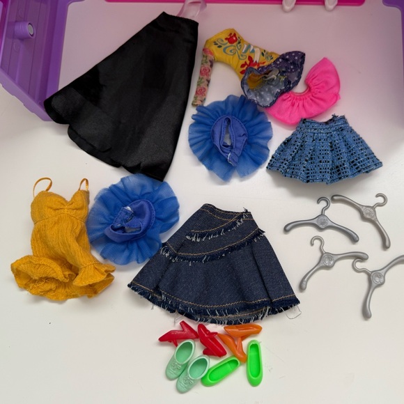 Ballerina Barbie and Carrying Closet Organizer - Picture 4 of 9